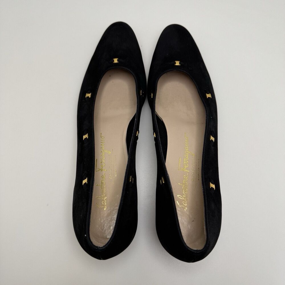 SALVATORE FERRAGAMO Black Nubuck Gold Hardware Pump Heels Size 7 AAAA 4A Narrow - Picture 5 of 12